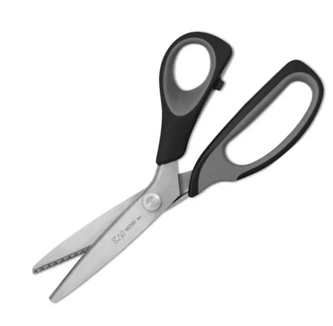KAI 9 in Pinking Shears